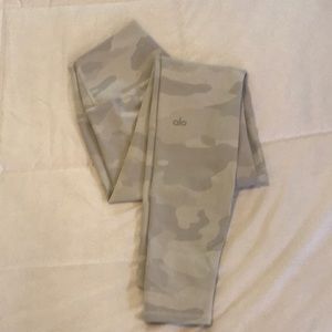 alo camo leggings size medium